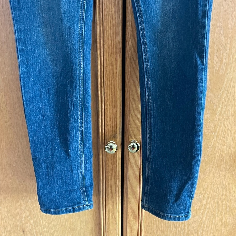 UWO Embroidered back pockets Blue Jeans size 9 inseam 29” - Picture 4 of 8